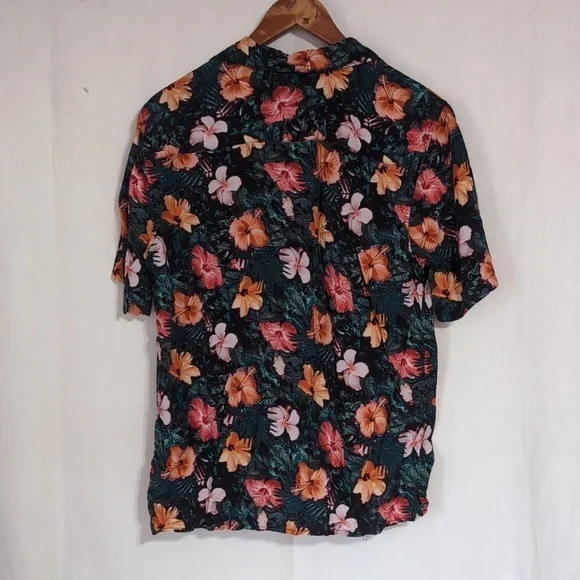 Le 31 Par Simons Green Floral Short Sleeve Button Up Size Small Made in Italy - Picture 4 of 4